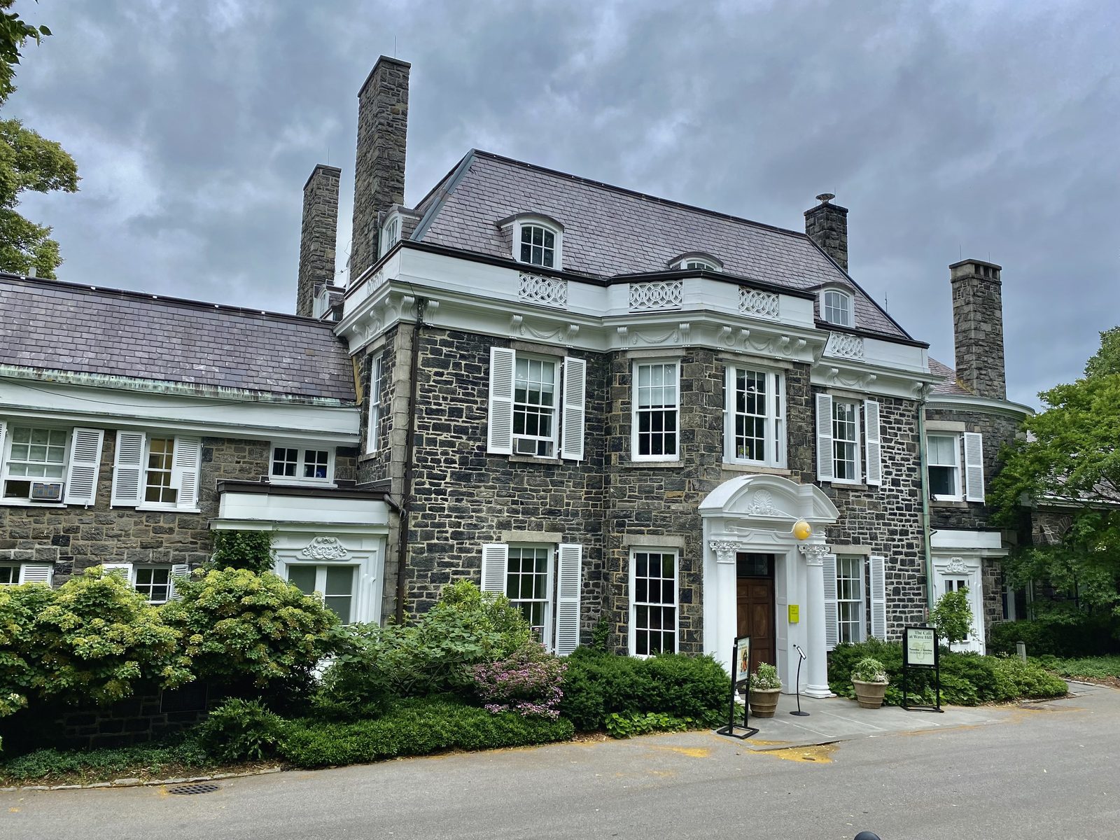 Wave Hill House