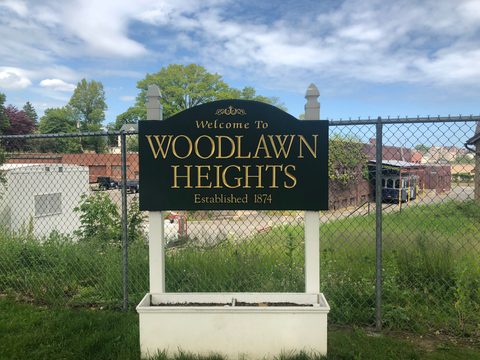 Welcome to Woodlawn Heights sign