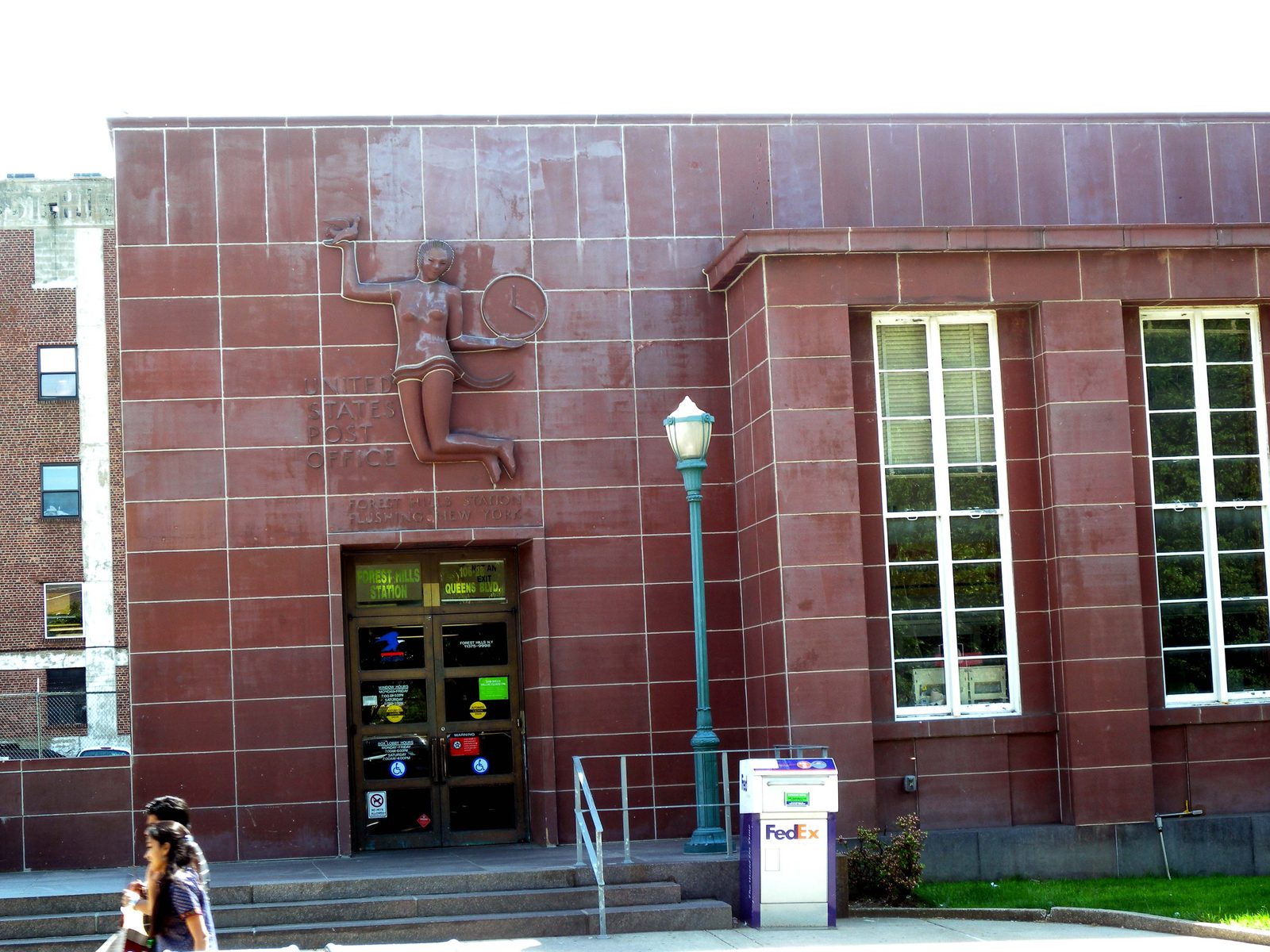 US Post Office–Forest Hills Station